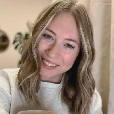 Mrs Caslyn Gillespie