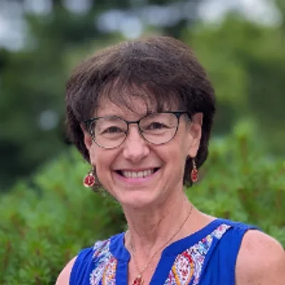 Ms Dara Davis